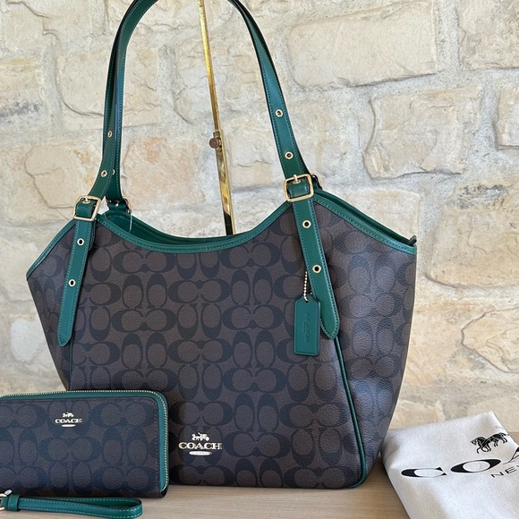 Coach - Picture 2 of 16